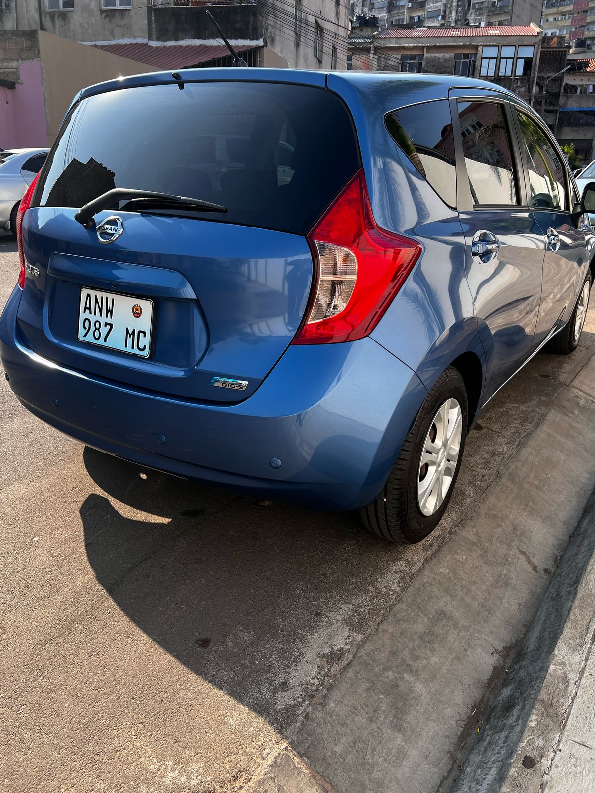 
								Nissan Note cheio									