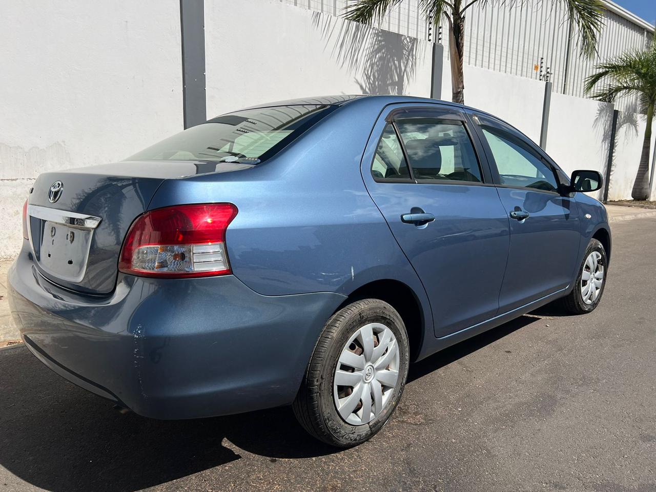 
								Toyota Belta 2006 cheio									