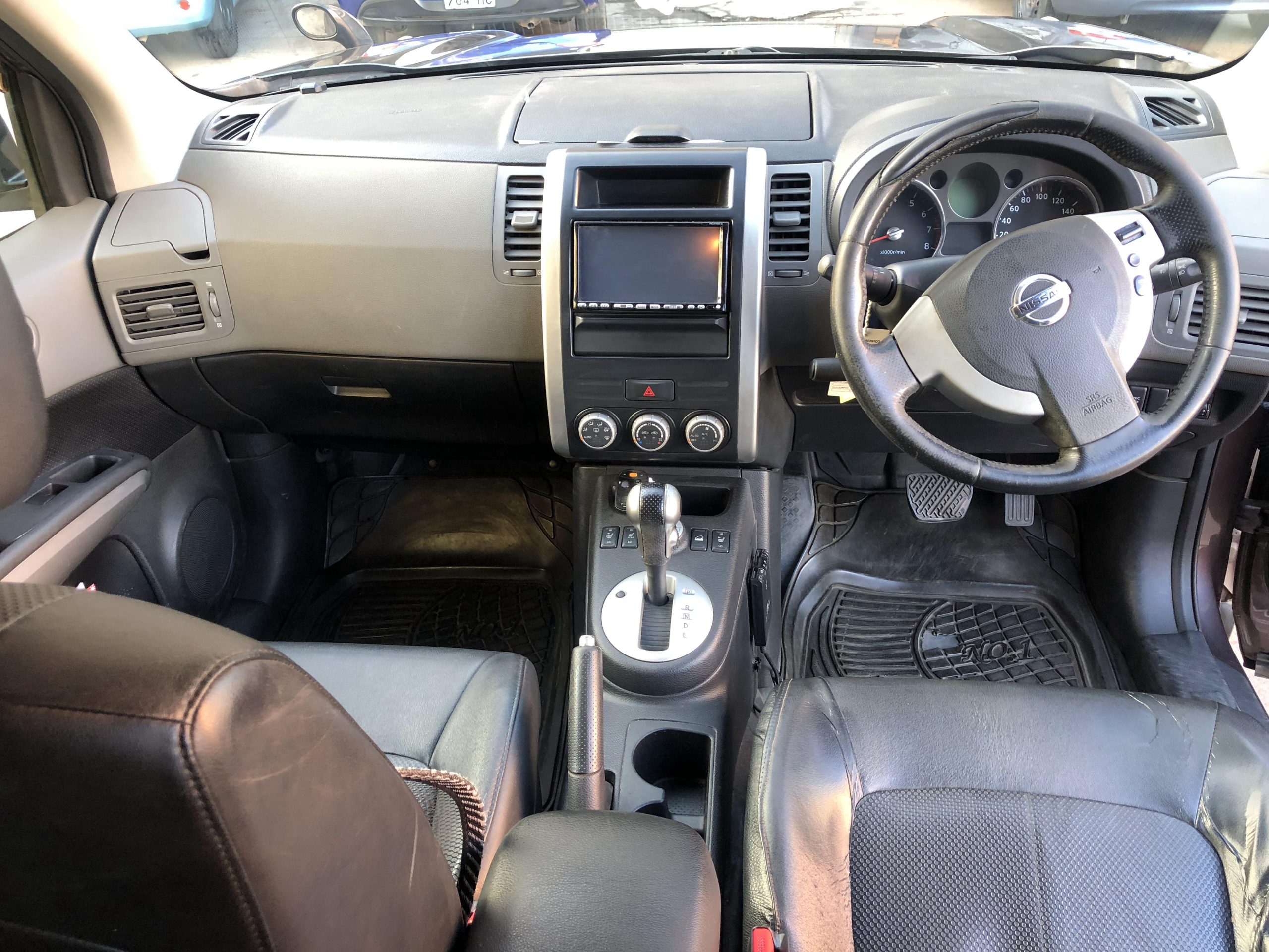 
								Nissan X-Trail 2009 cheio									