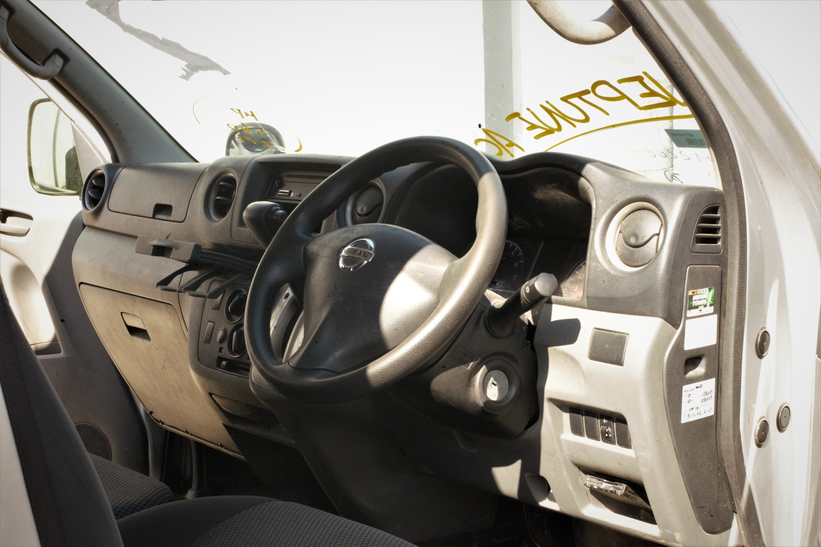 
								Nissan NV350 Caravan 2009 cheio									