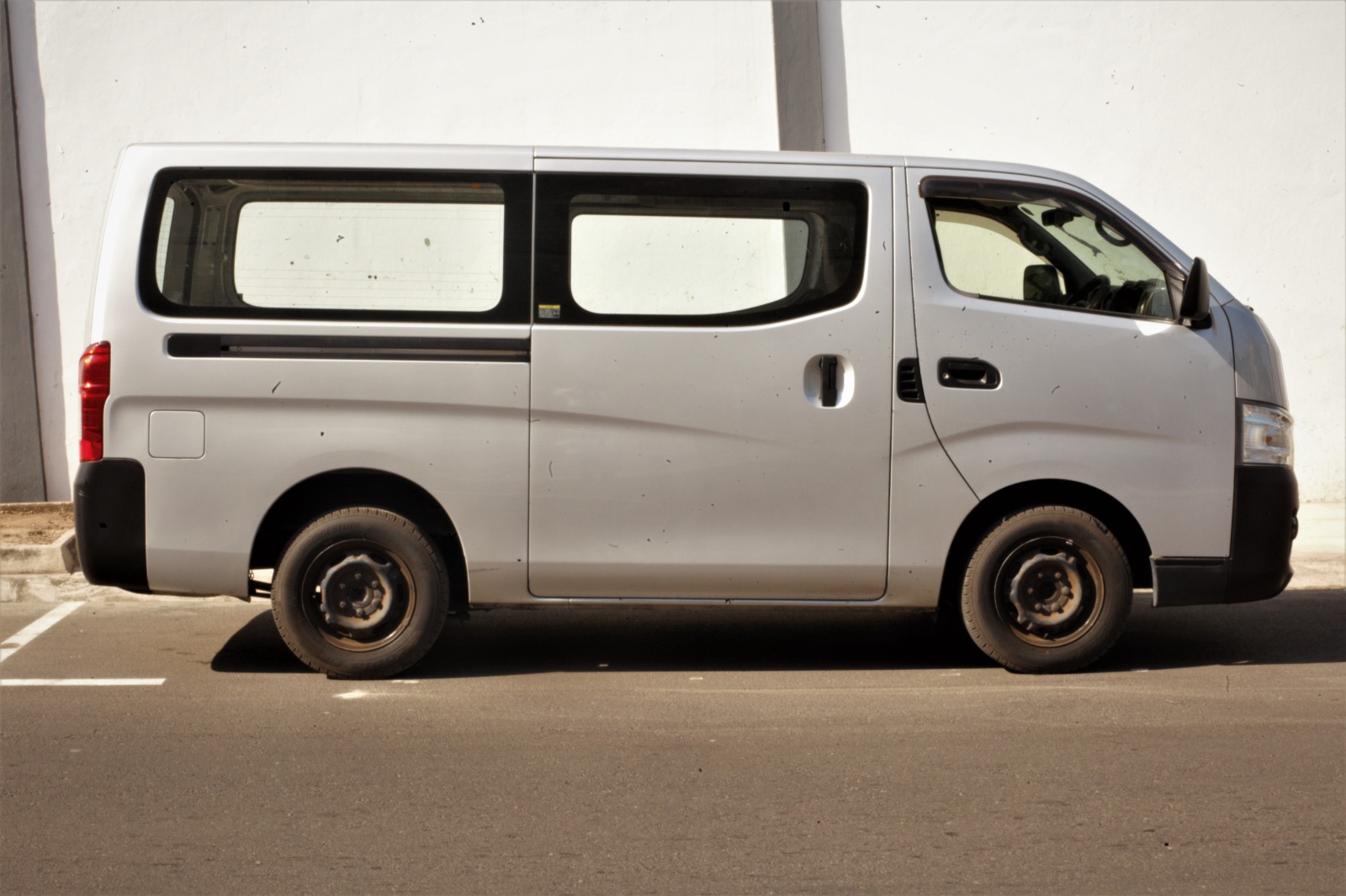 
								Nissan NV350 Caravan 2009 cheio									