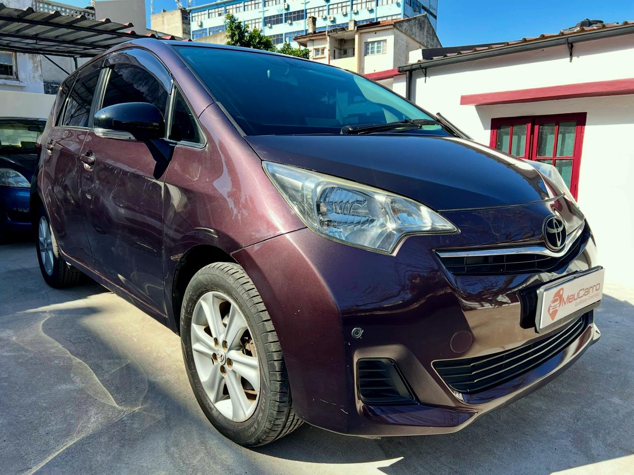 
								Toyota Ractis 2012 cheio									