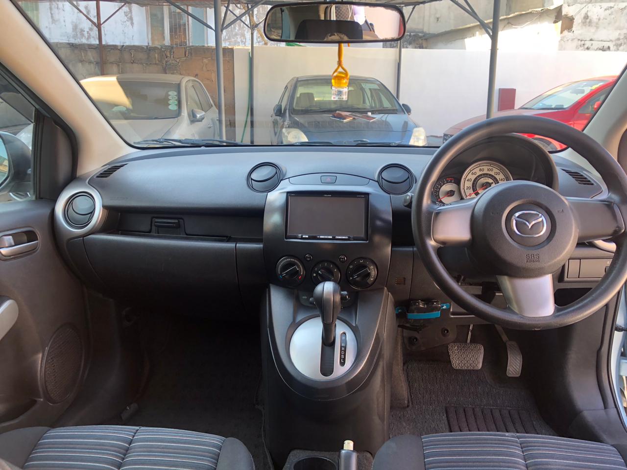 
								Mazda Demio 2010 cheio									