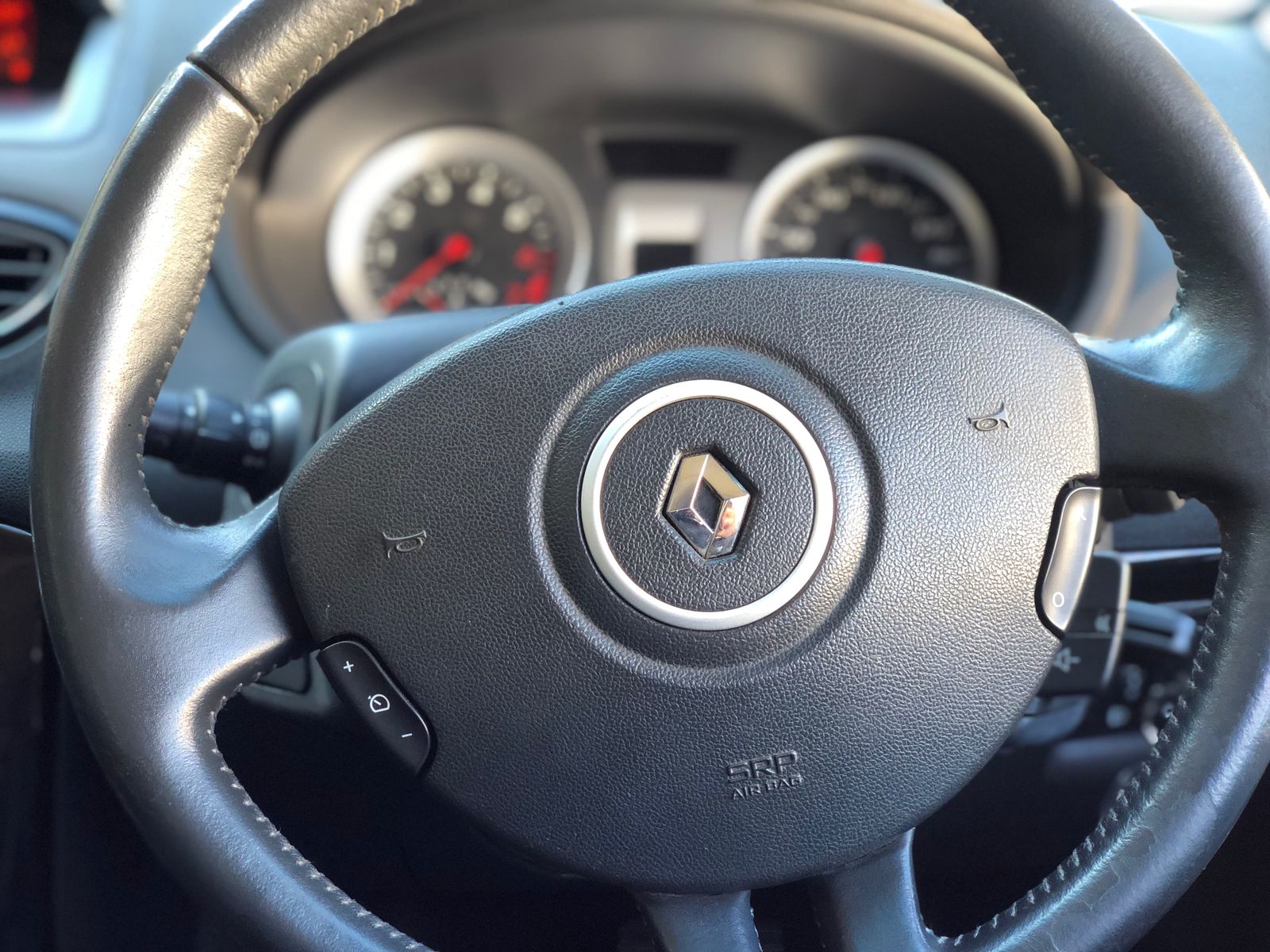 
								Renault Lutecia 2012 cheio									