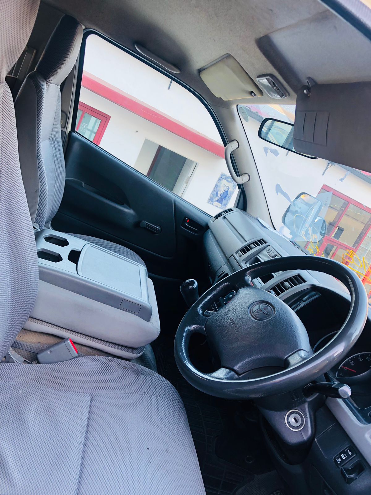 
								Toyota HiAce 2007 cheio									