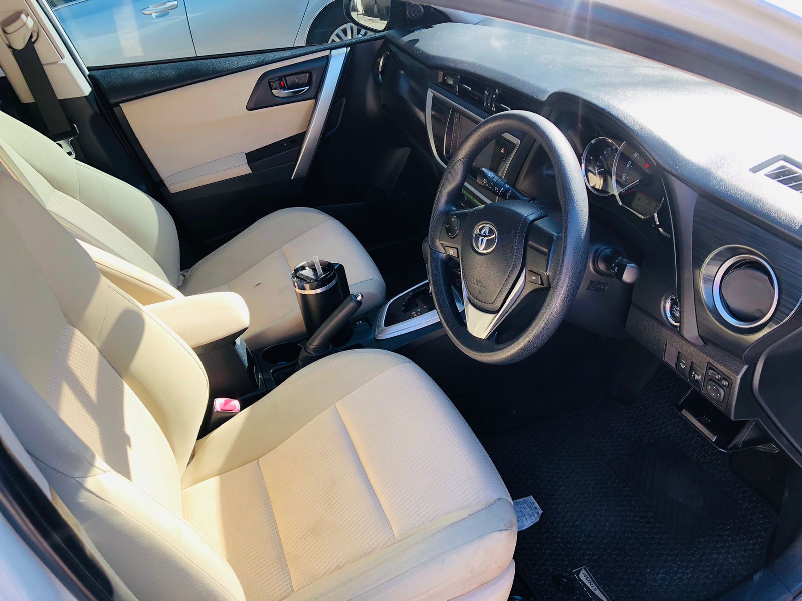 
								Toyota Auris 2012 cheio									
