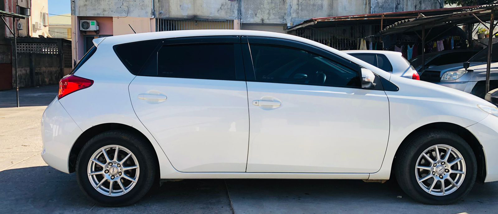 
								Toyota Auris 2012 cheio									