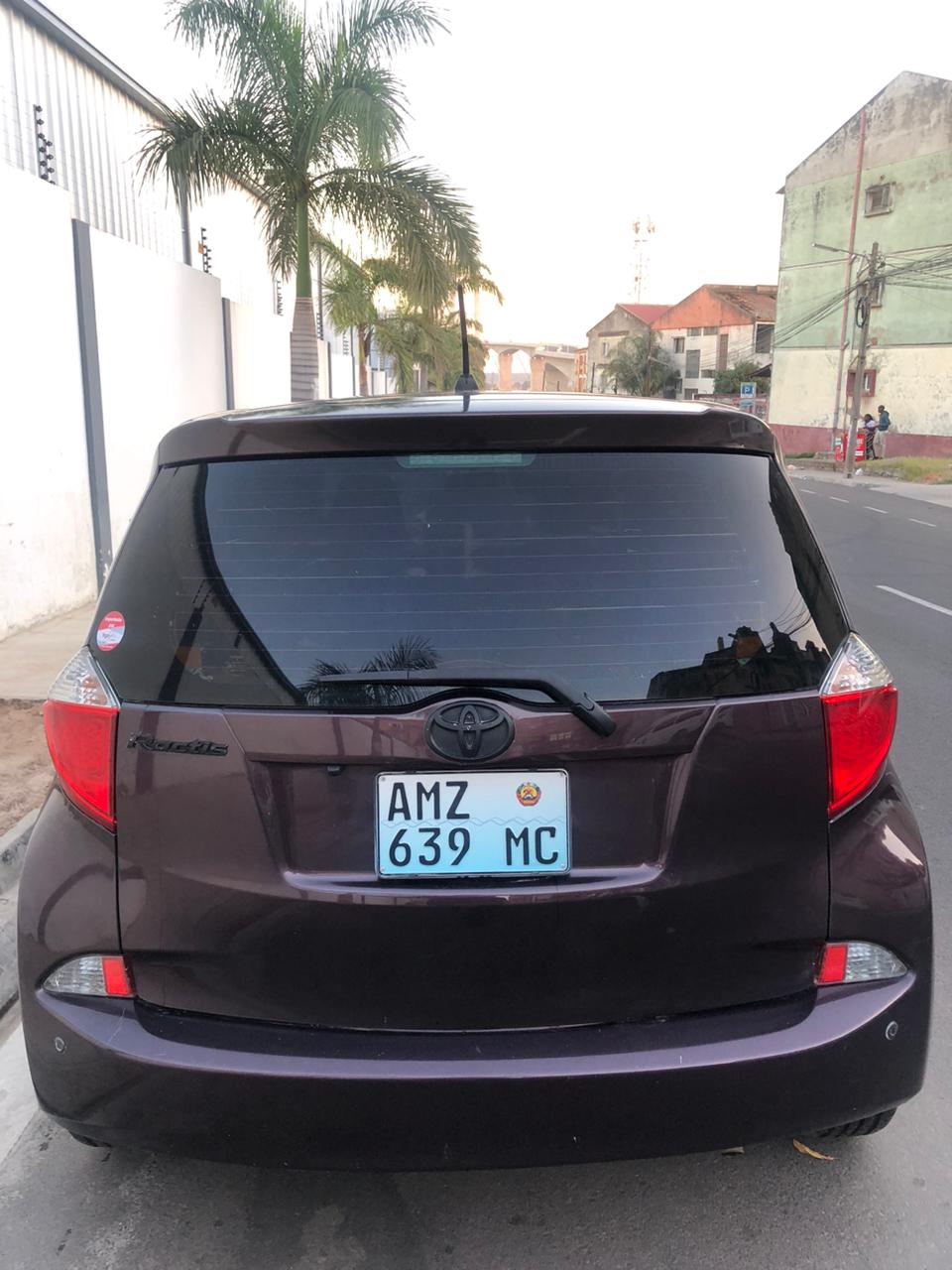 
								Toyota Ractis 2012 cheio									