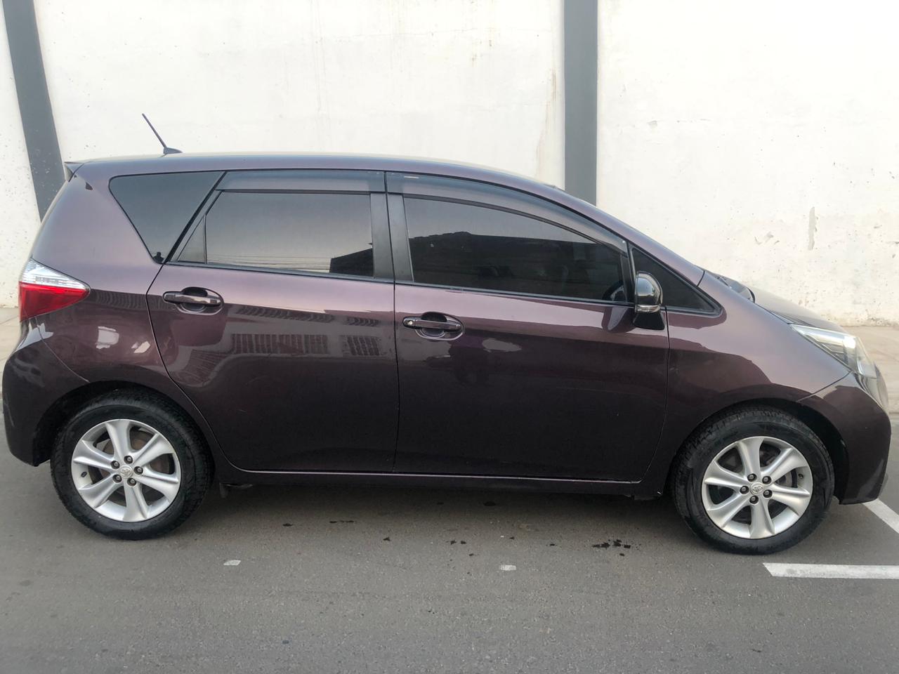 
								Toyota Ractis 2012 cheio									