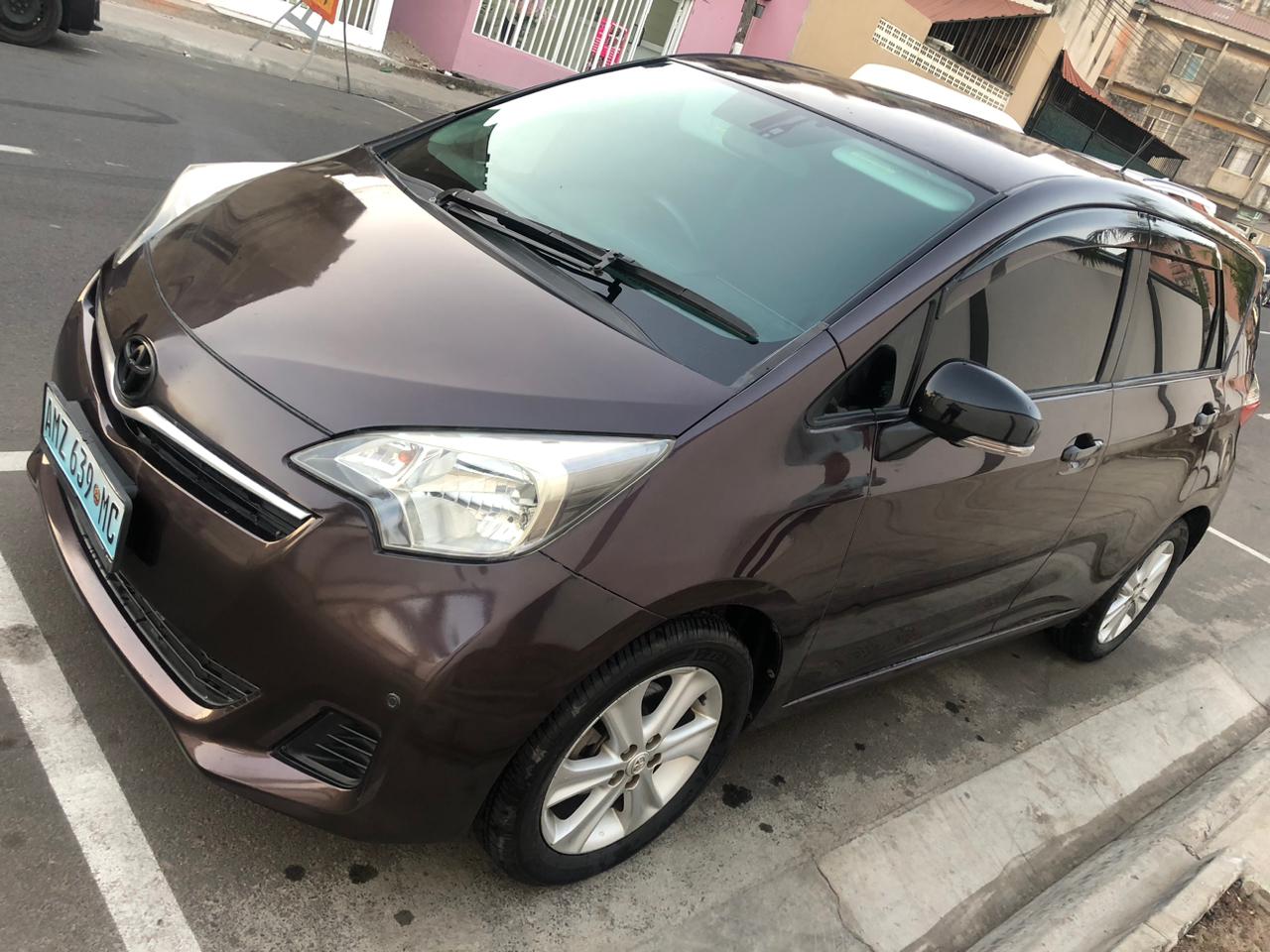 
								Toyota Ractis 2012 cheio									
