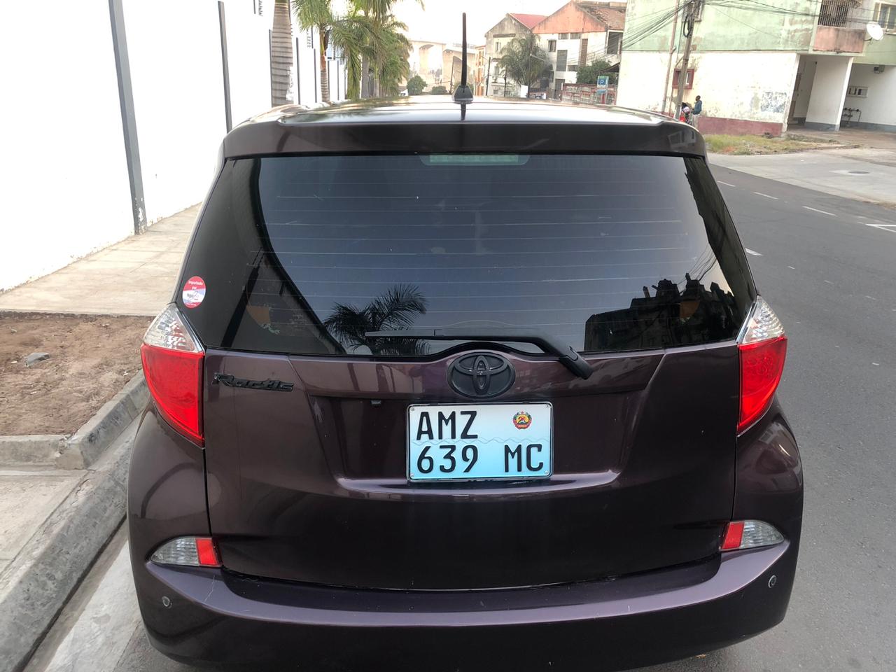 
								Toyota Ractis 2012 cheio									