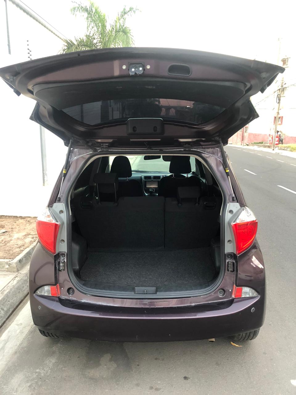 
								Toyota Ractis 2012 cheio									