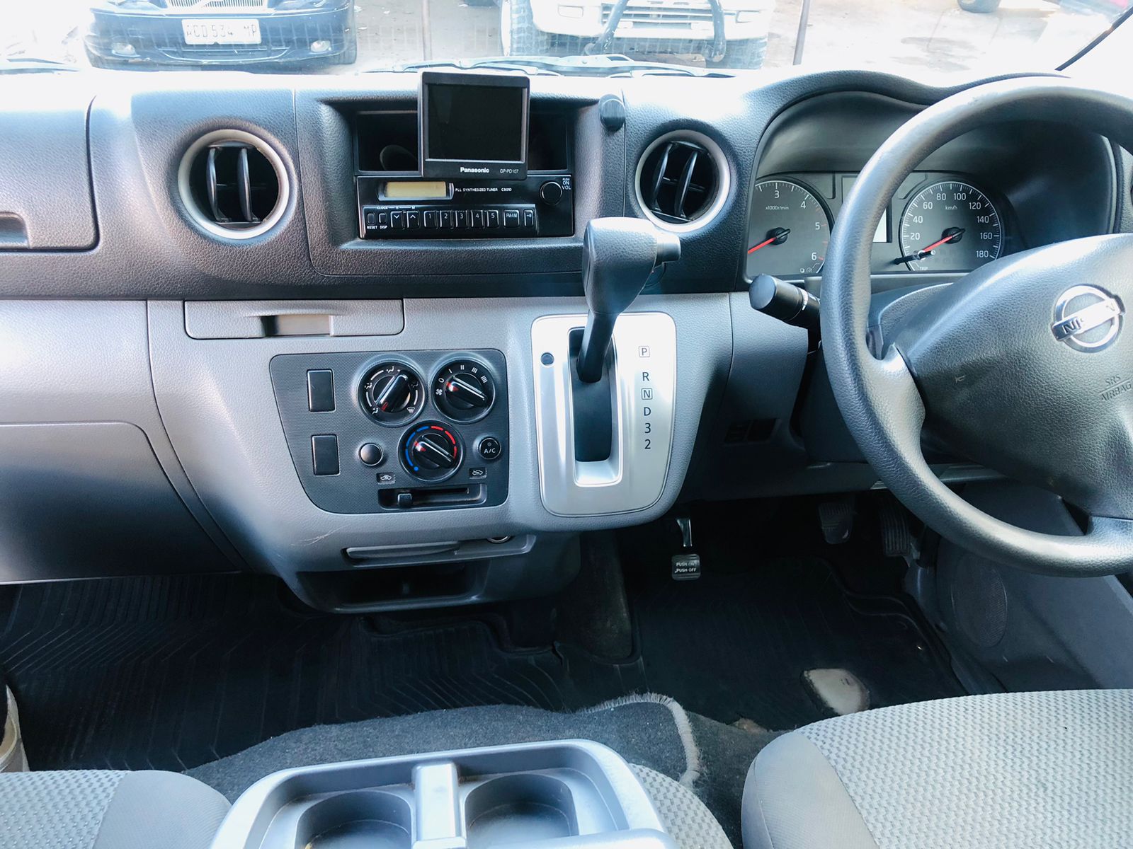 Nissan NV350 Caravan 2014 full
