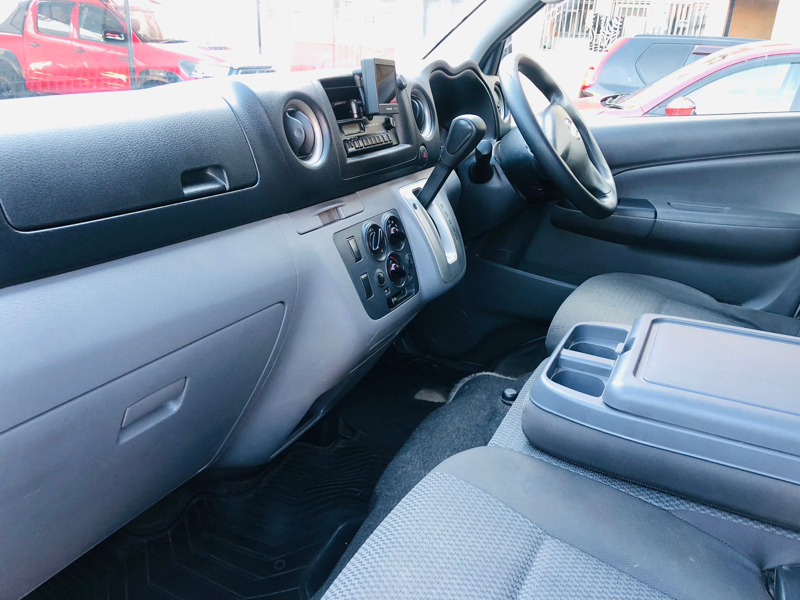 Nissan NV350 Caravan 2014 full