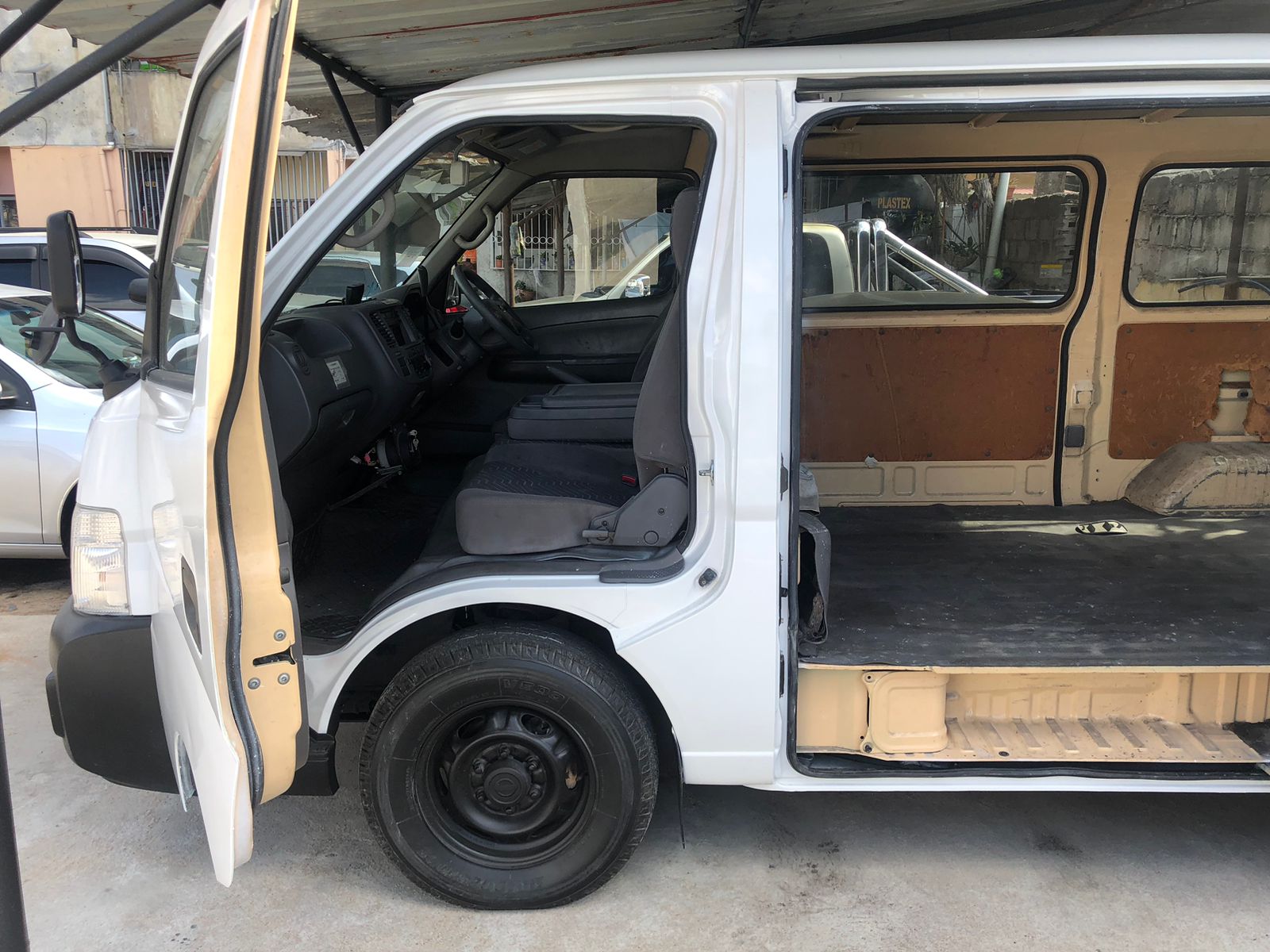 
								Nissan Caravana 2004 cheio									