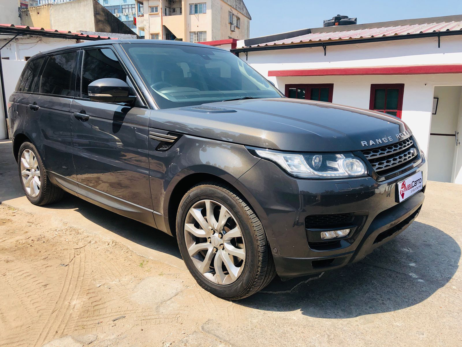 
								Land Rover Range Rover Sport 2018 cheio									