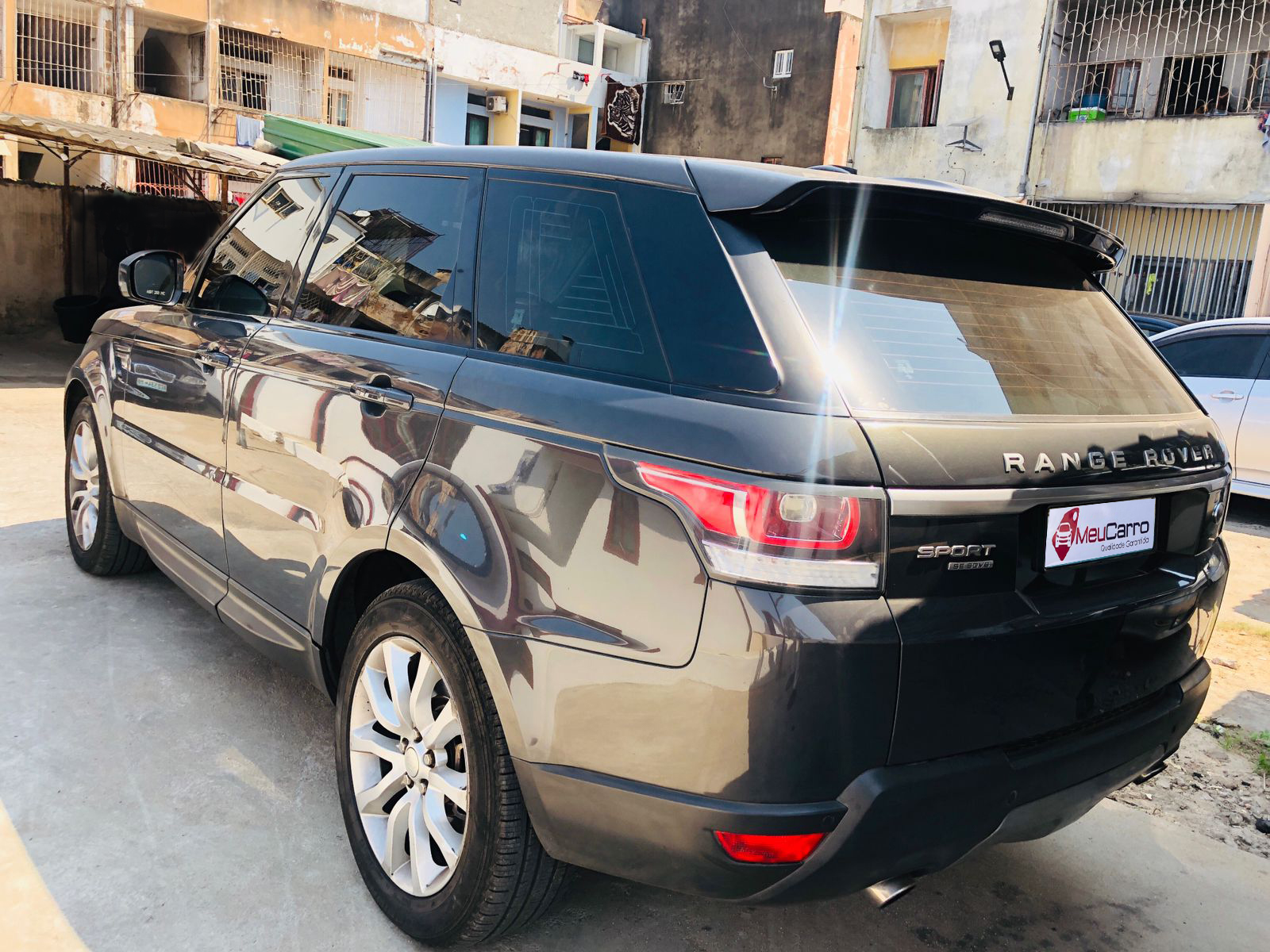 
								Land Rover Range Rover Sport 2018 cheio									