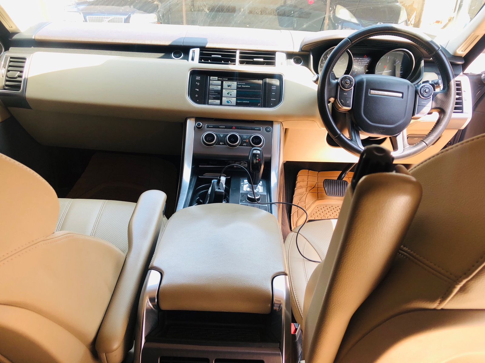 
								Land Rover Range Rover Sport 2018 cheio									
