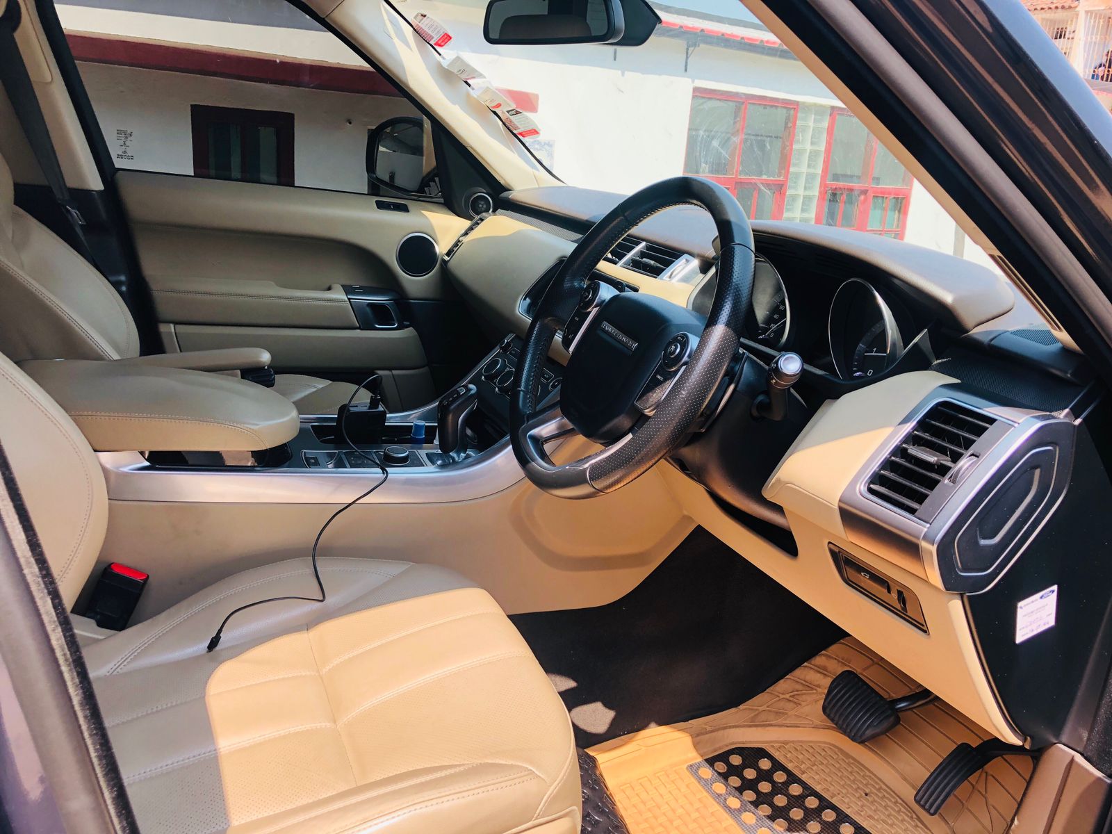 
								Land Rover Range Rover Sport 2018 cheio									