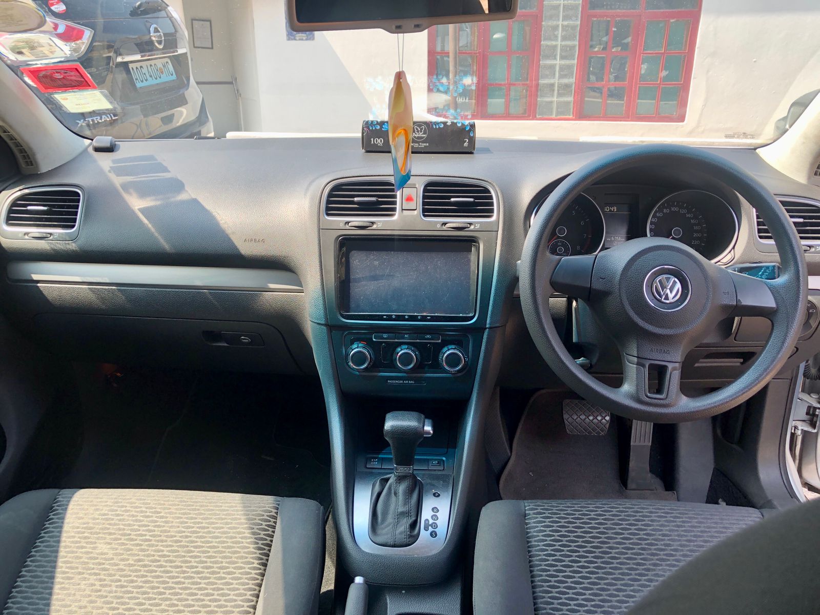 
								Volkswagen Golf 2010 cheio									