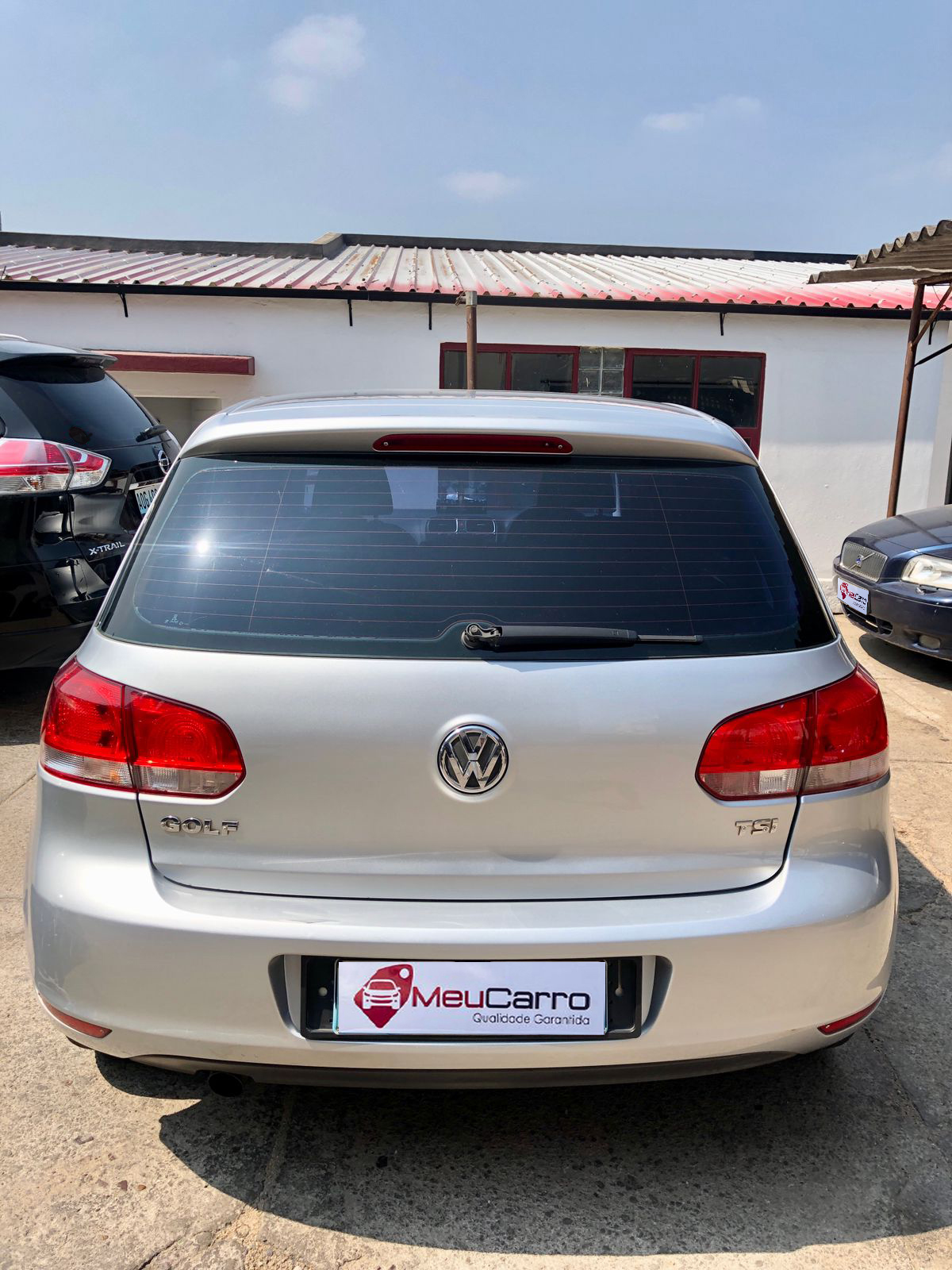 
								Volkswagen Golf 2010 cheio									