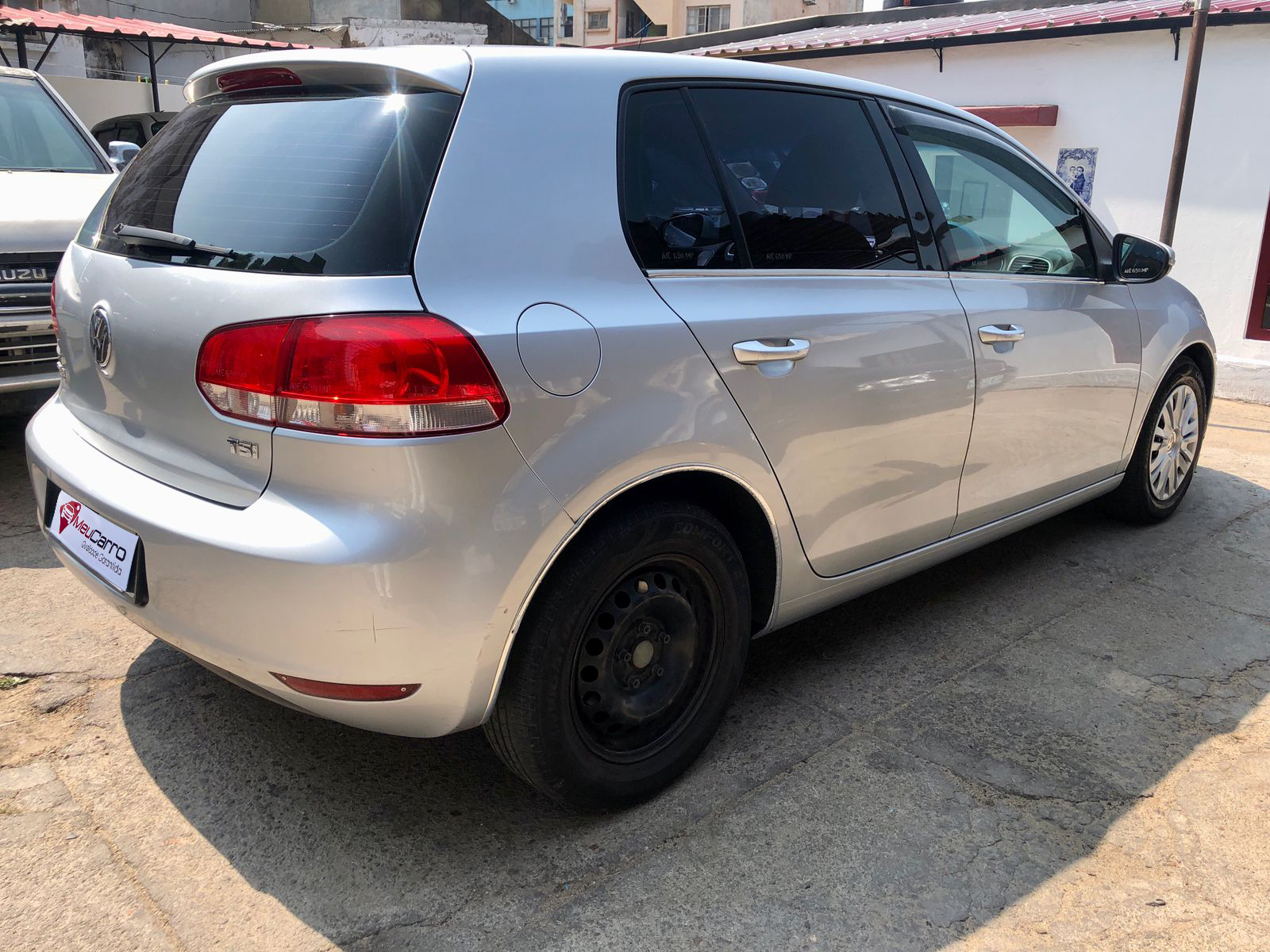 
								Volkswagen Golf 2010 cheio									