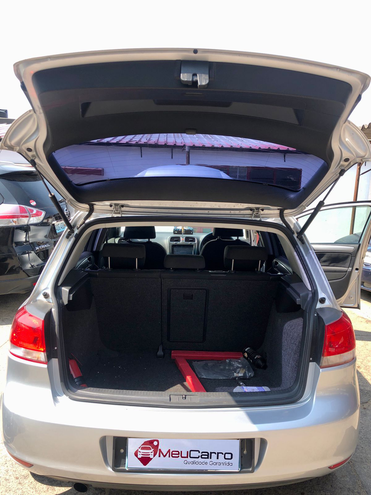 
								Volkswagen Golf 2010 cheio									