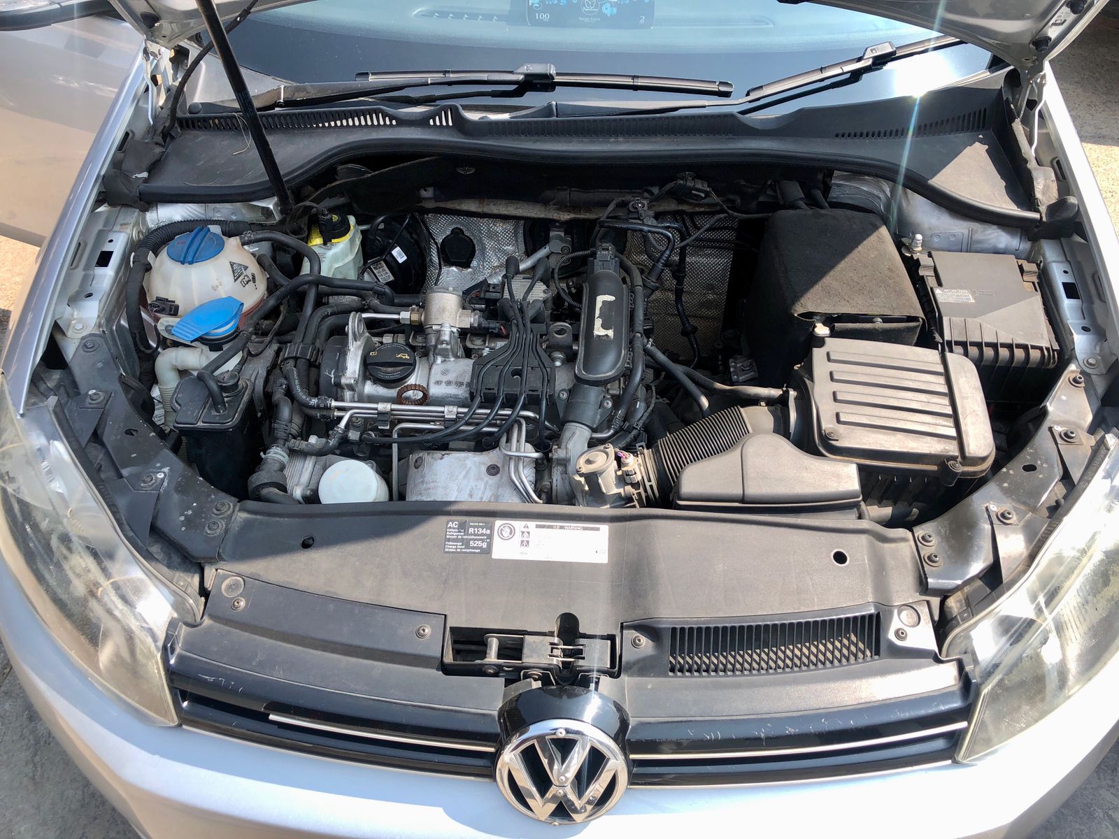 
								Volkswagen Golf 2010 cheio									