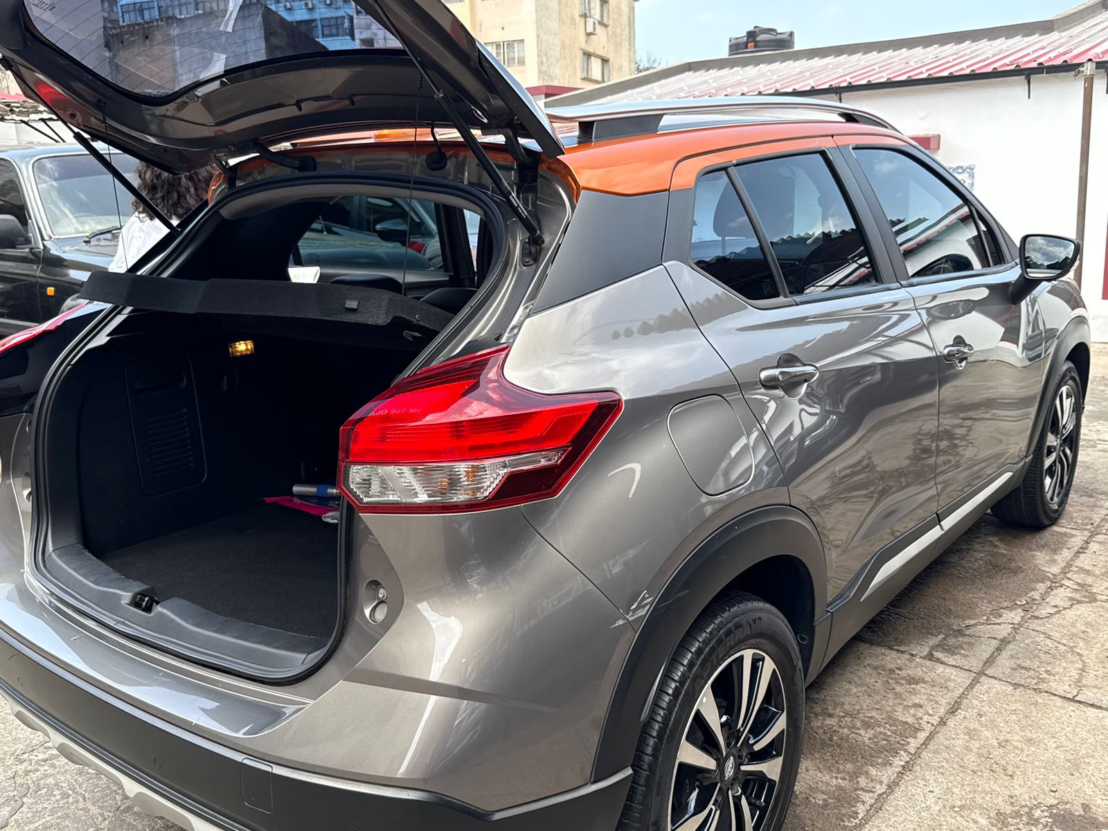 
								Nissan Kicks 2019 cheio									