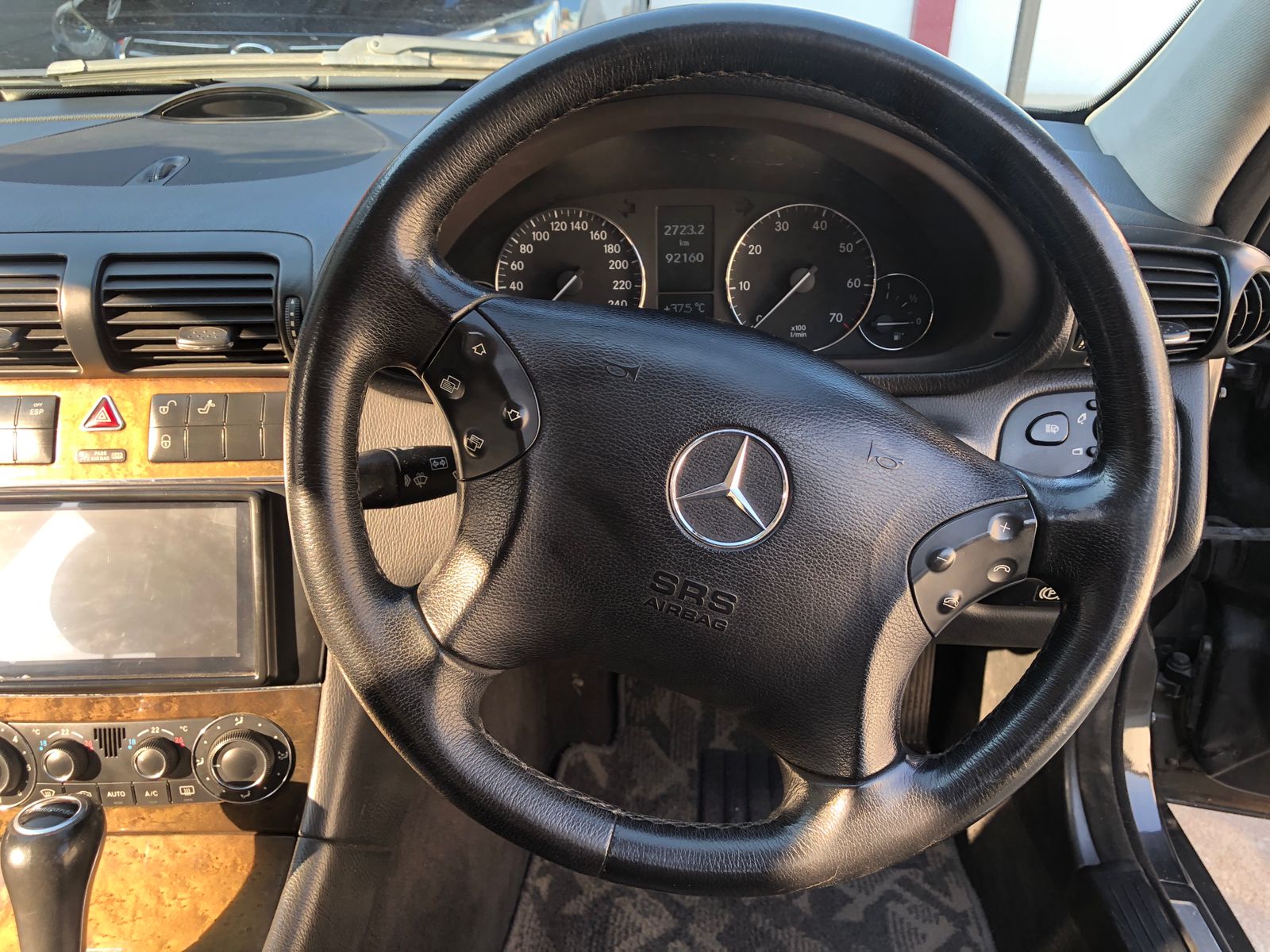 
								Mercedes-Benz Kompressor C180 2007 cheio									