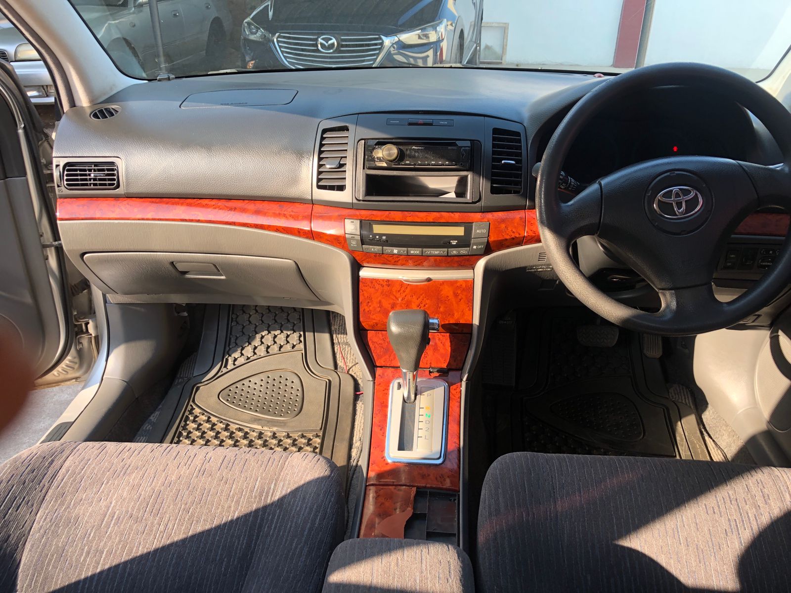 
								Toyota Allion 2005 cheio									