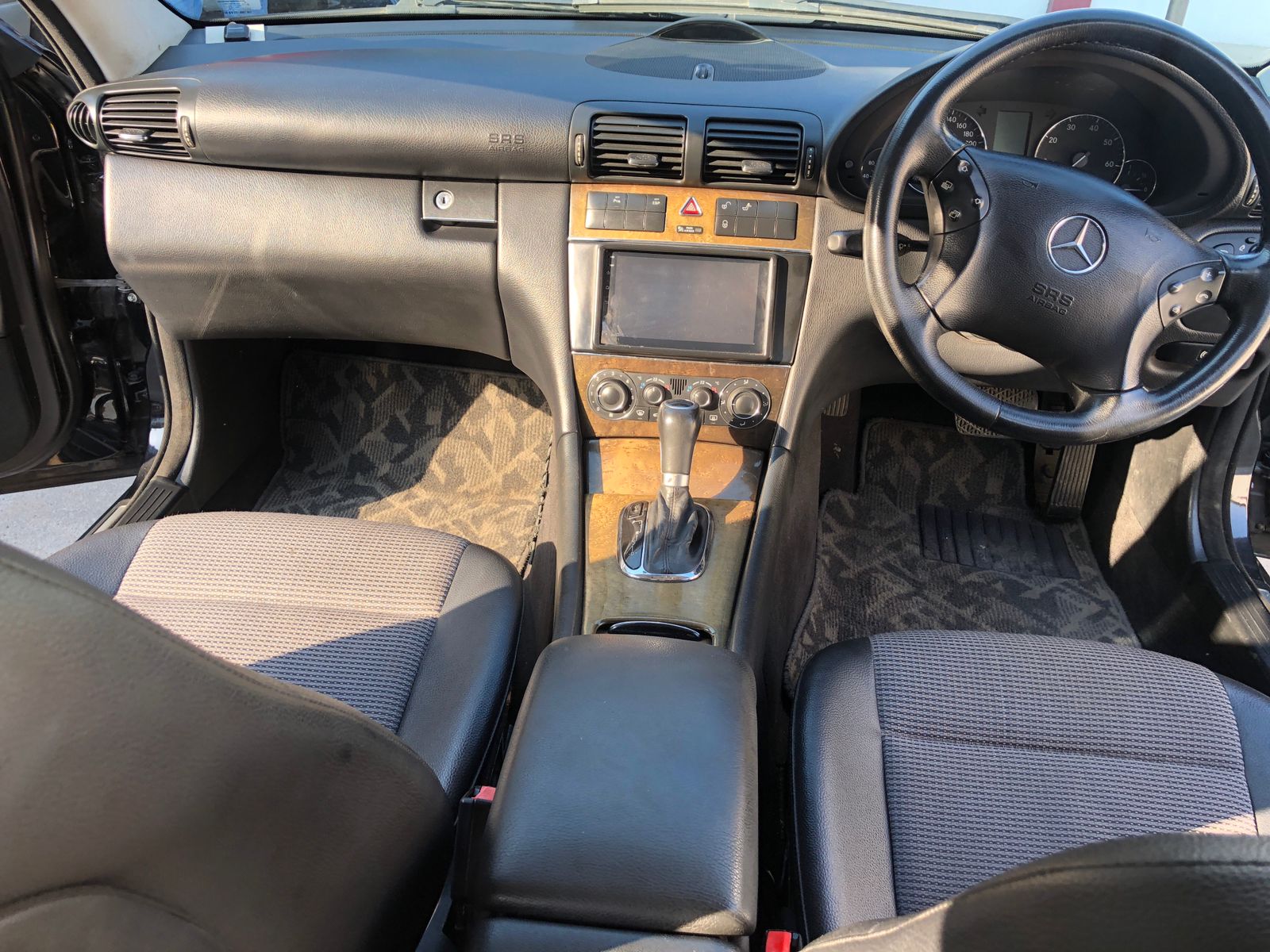 
								Mercedes-Benz Kompressor C180 2007 cheio									