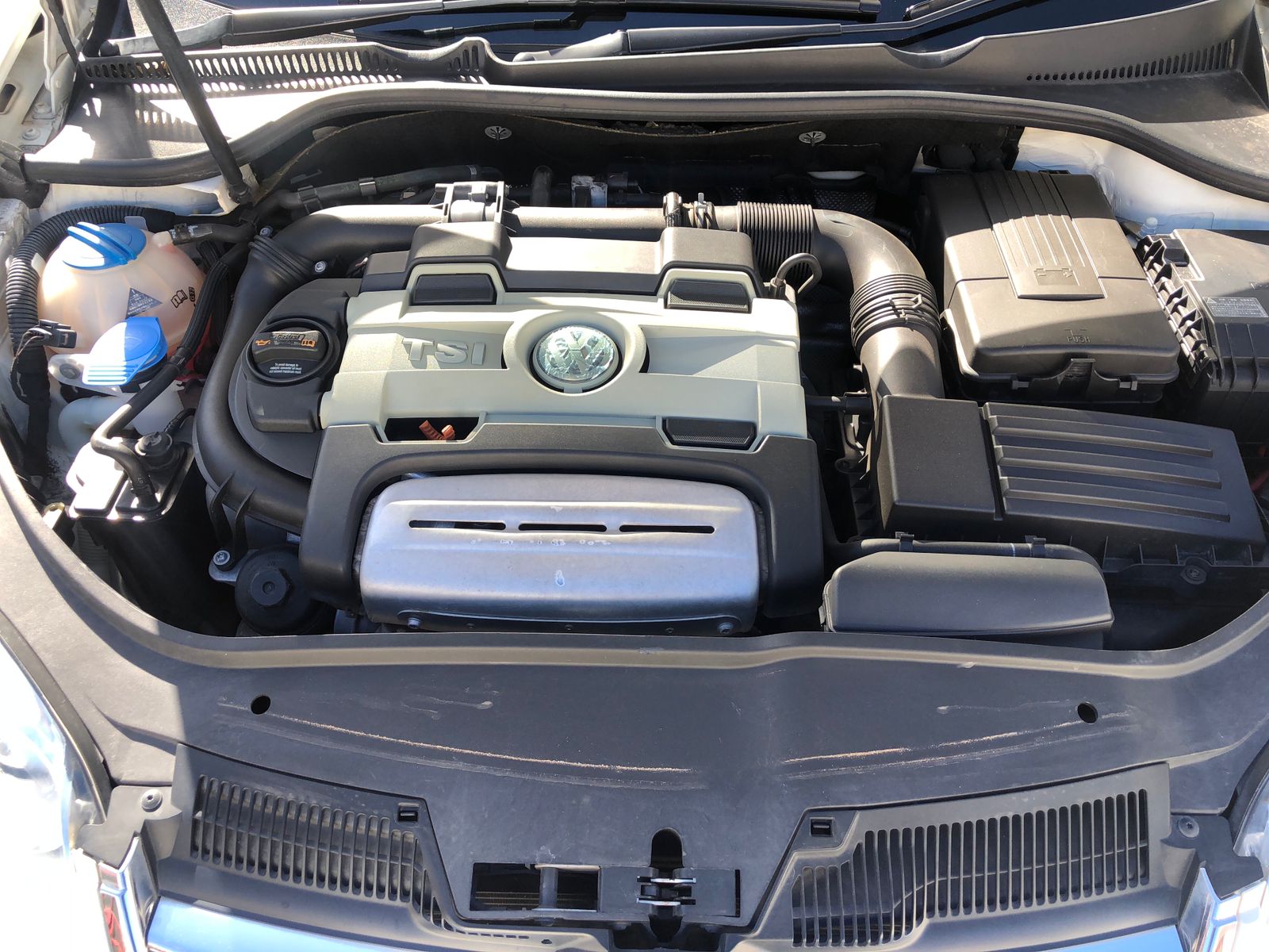 
								Volkswagen Golf TSI 2010 cheio									