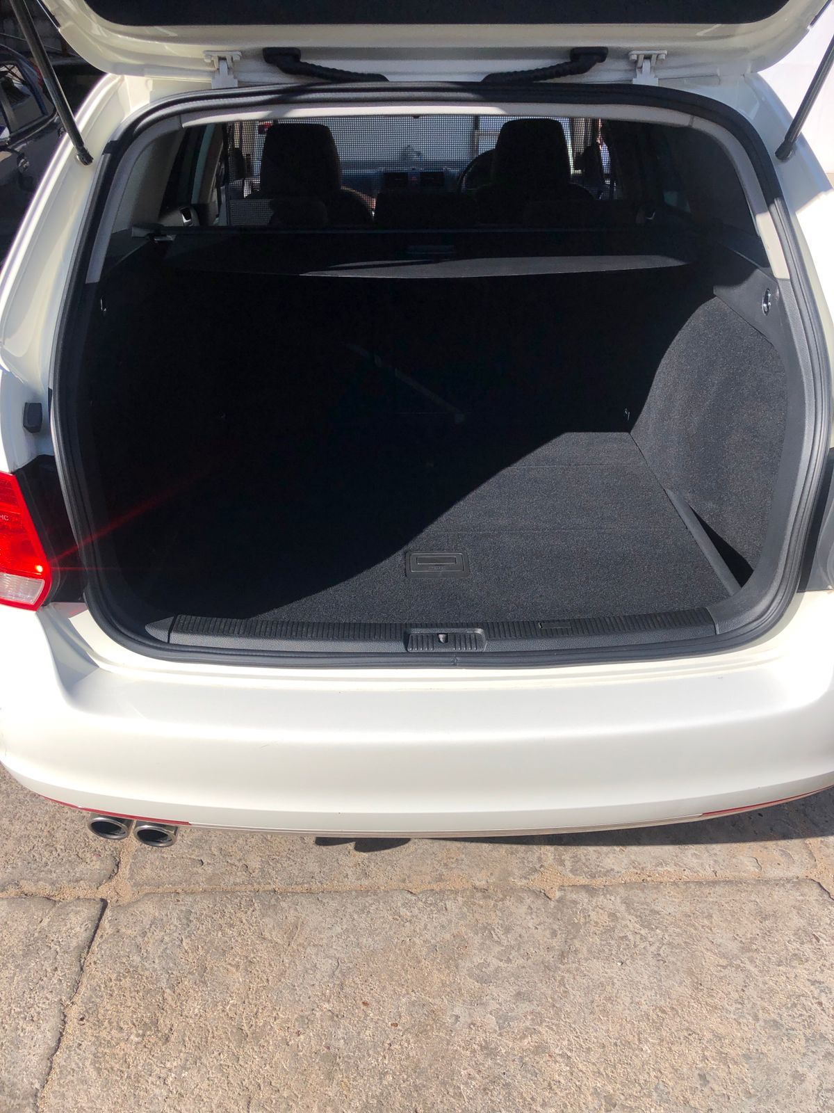 
								Volkswagen Golf TSI 2010 cheio									