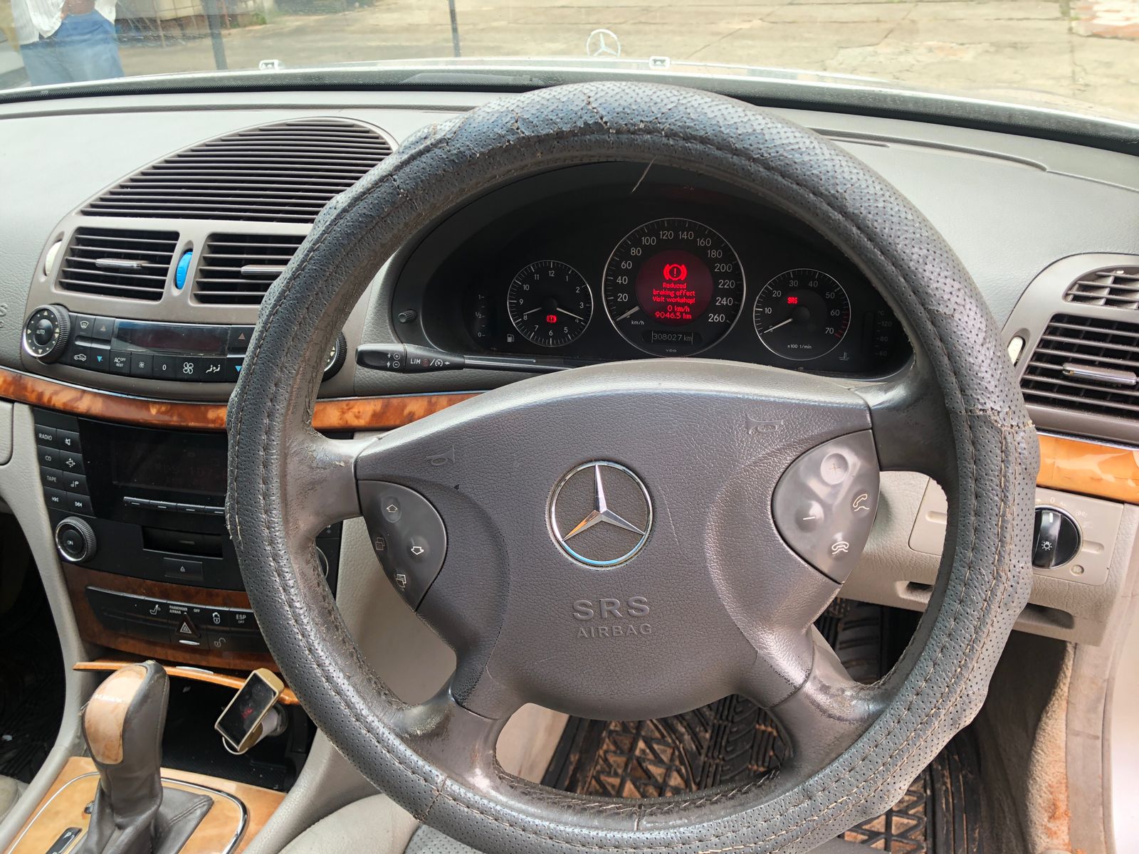 
								Mercedes-Benz E320 2002 cheio									