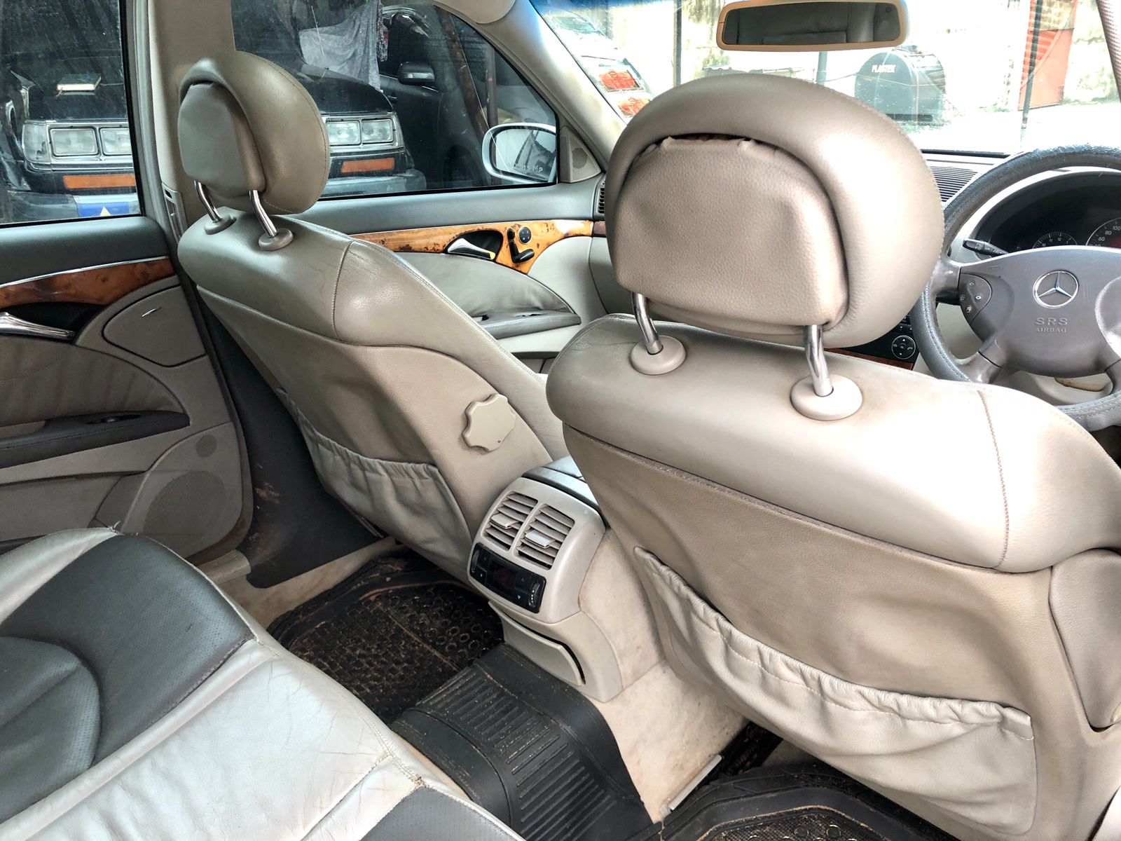 
								Mercedes-Benz E320 2002 cheio									