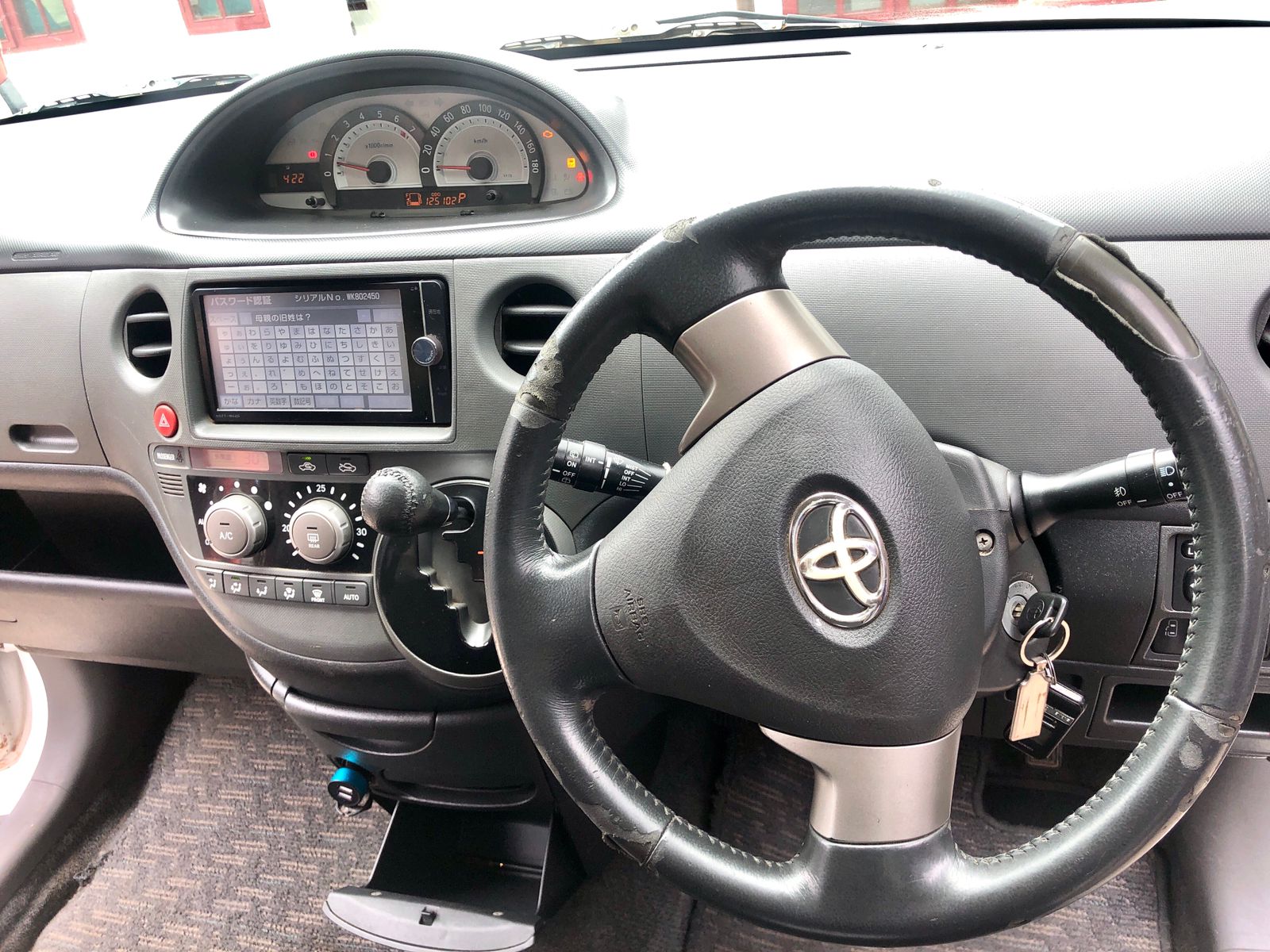 
								Toyota sienta 2013 cheio									