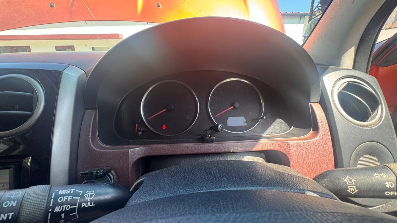 
								Mazda Verisa 2009 cheio									