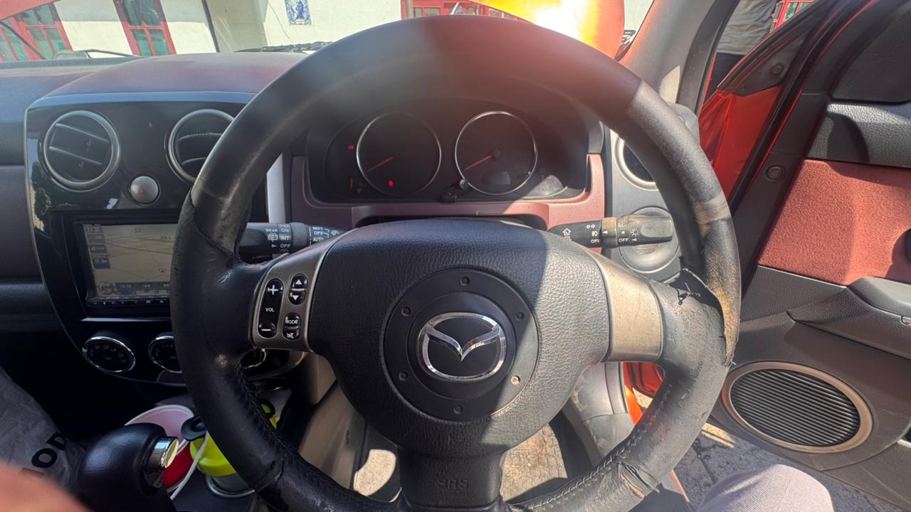 
								Mazda Verisa 2009 cheio									