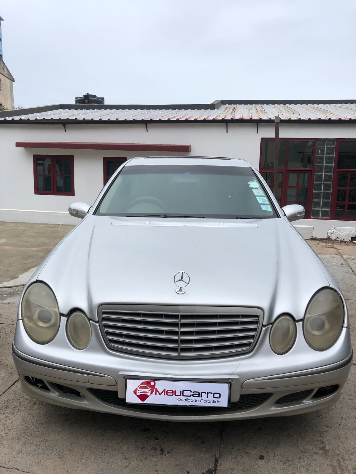 
								Mercedes-Benz E320 2002 cheio									