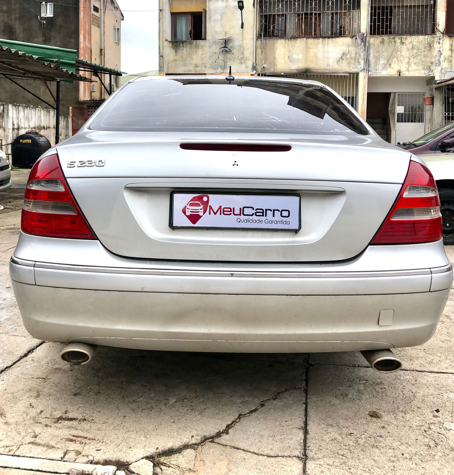 
								Mercedes-Benz E320 2002 cheio									