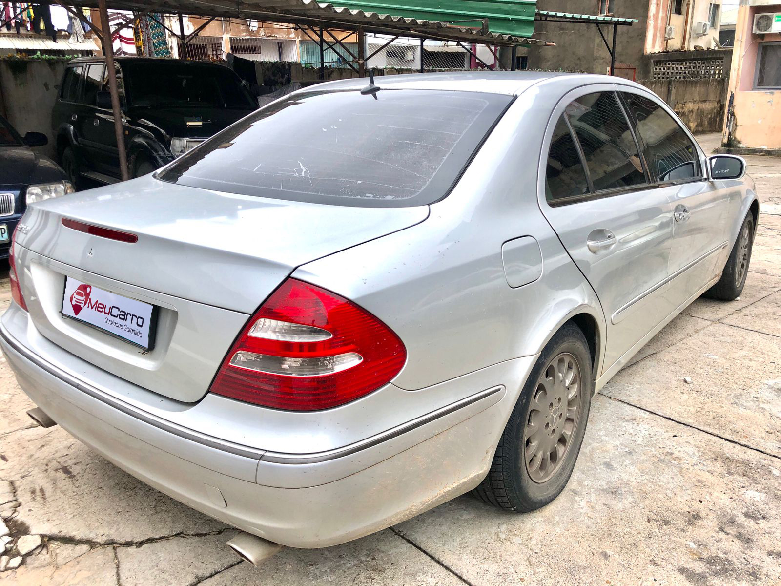
								Mercedes-Benz E320 2002 cheio									