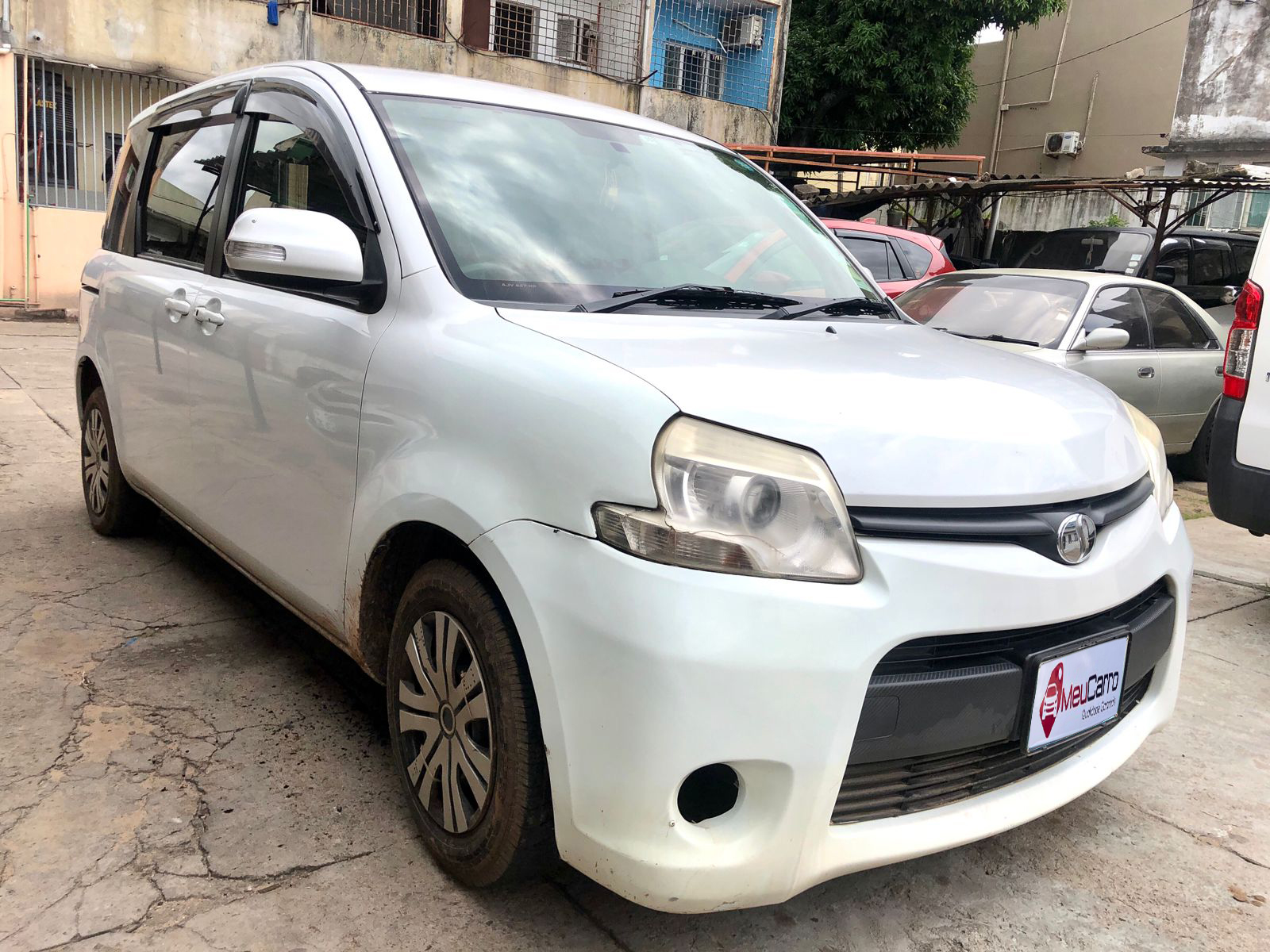 
								Toyota sienta 2013 cheio									