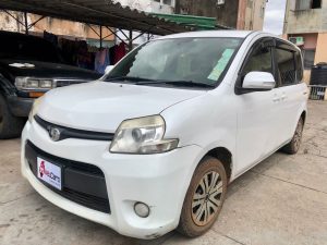 Toyota sienta 2013