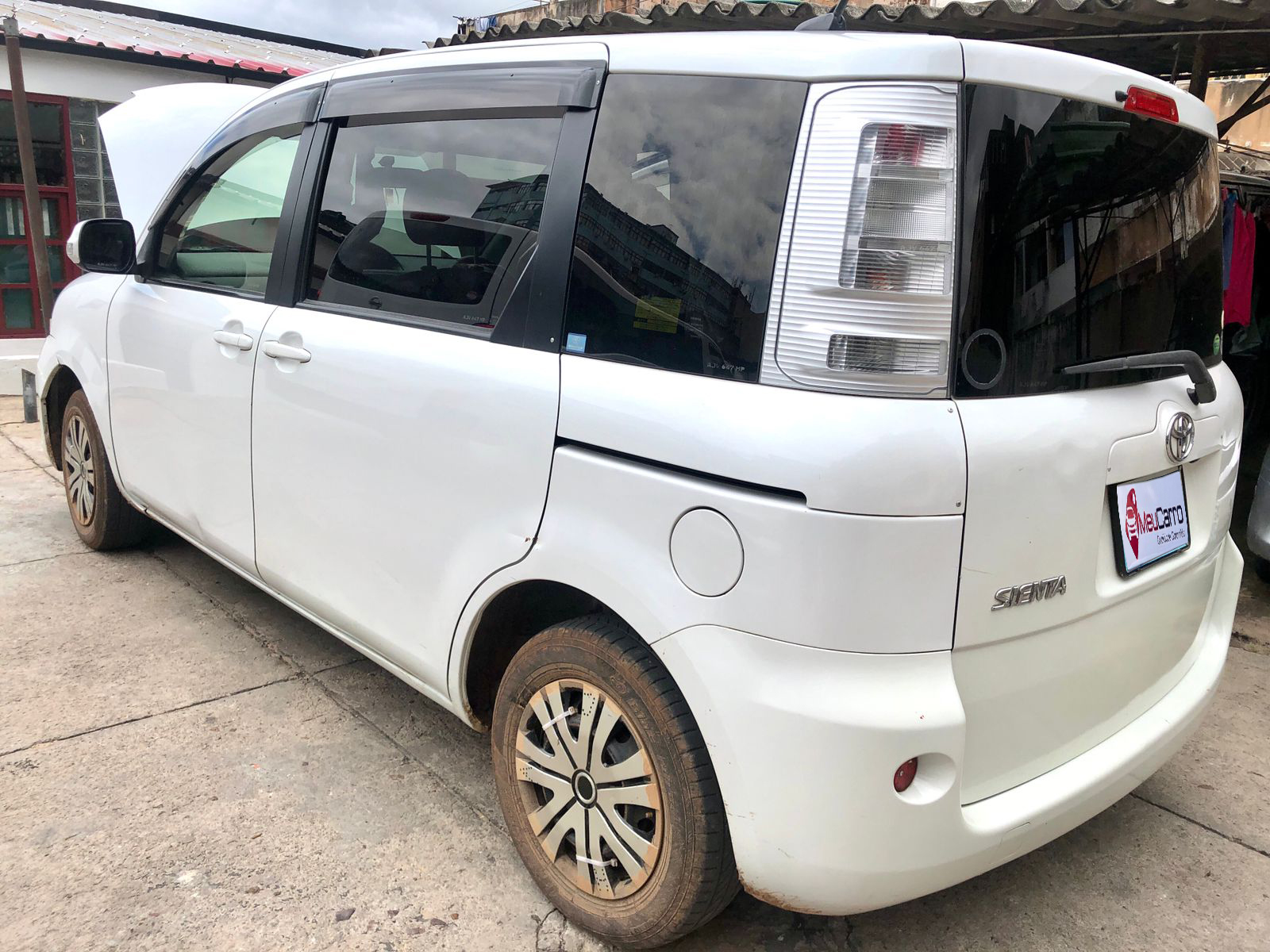 
								Toyota sienta 2013 cheio									